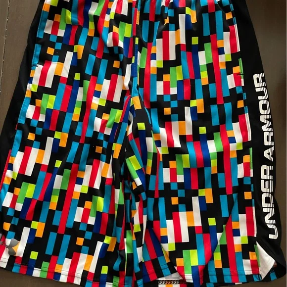 Under Armor Shorts - size youth large - Picture 6 of 6